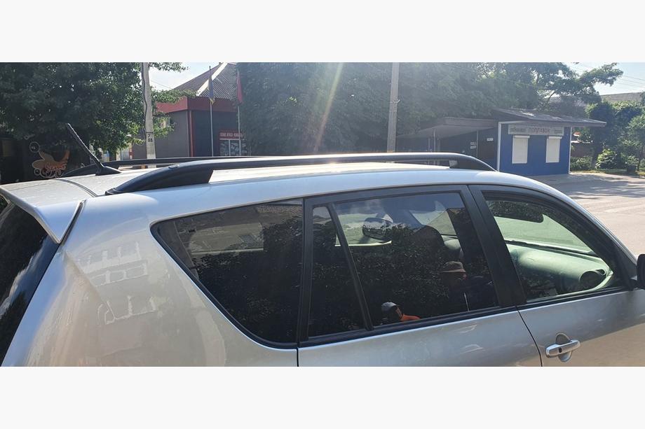 Toyota Rav 4 2006-2013 Relingi dachowe Skyport (czarne) Krótki Rozstaw Osi Zdjęcia 6