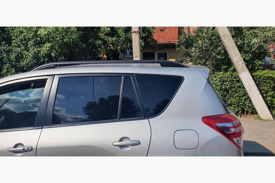 Toyota Rav 4 2006-2013 Relingi dachowe Skyport (czarne) Krótki Rozstaw Osi Zdjęcia 5