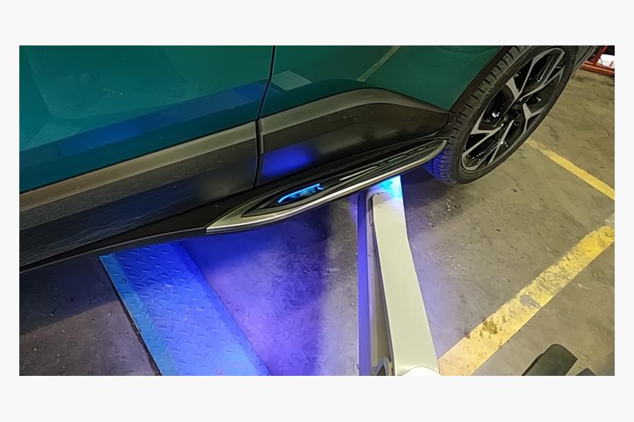 Toyota C-HR 2016-2023 Progi Boczne Original V2 (2 szt., Aluminium) Image