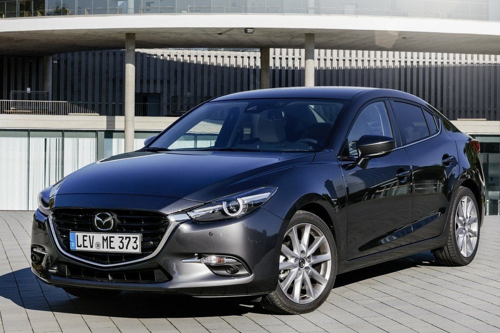 Zmodernizowana wersja sedana Mazda 3