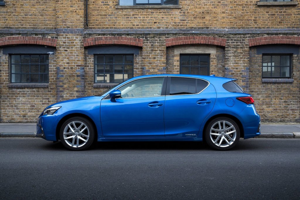 Przegląd hybrydowy hatchback Lexus CT 200h