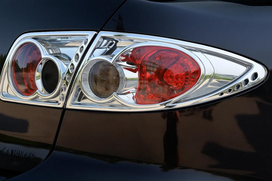 Mazda 6 2003-2008 Chromowane nakładki na tylne lampy (2 szt., plastik) Image