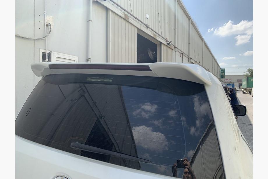 Toyota Land Cruiser 200 2007-2021 Spoiler LED (2016-2021) Zdjęcia 5