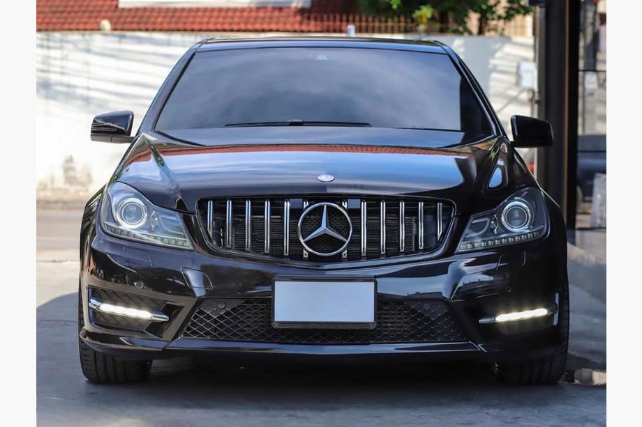 Mercedes C-class W204 2007-2015 Przedni Grill GT Panamericana Image