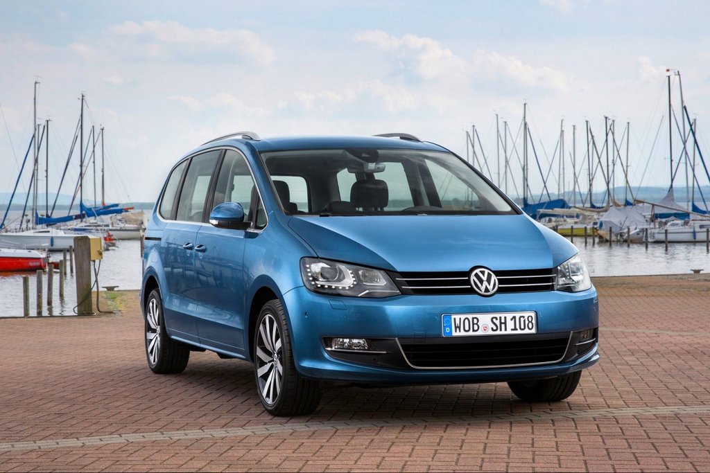 Zaktualizowany minivan Volkswagen Sharan drugiej generacji