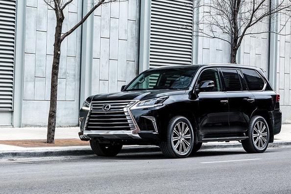 Przegląd zaktualizowanego suv Lexus LX