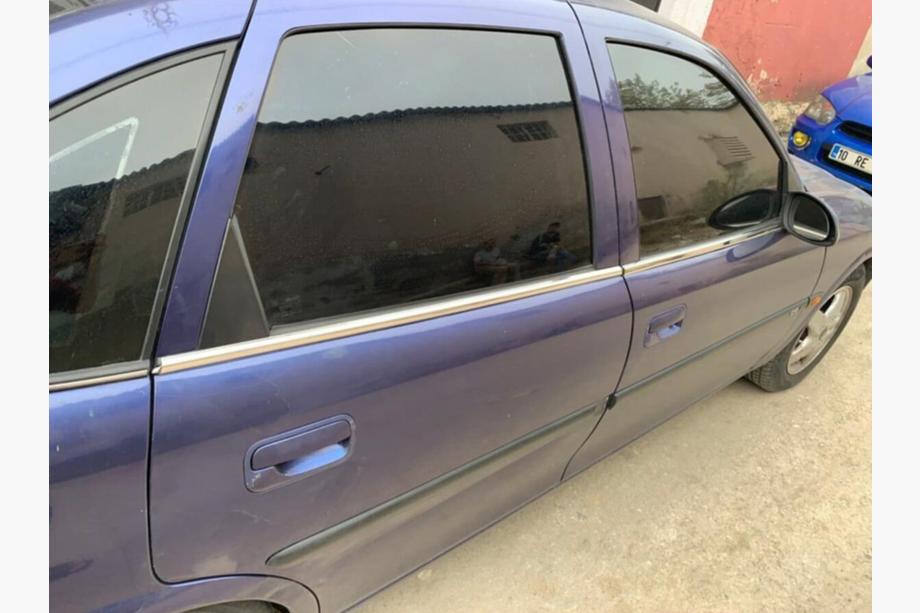 Opel Vectra B 1995-2002 Listwy ozdobne okien nierdzewne (4 szt) Image