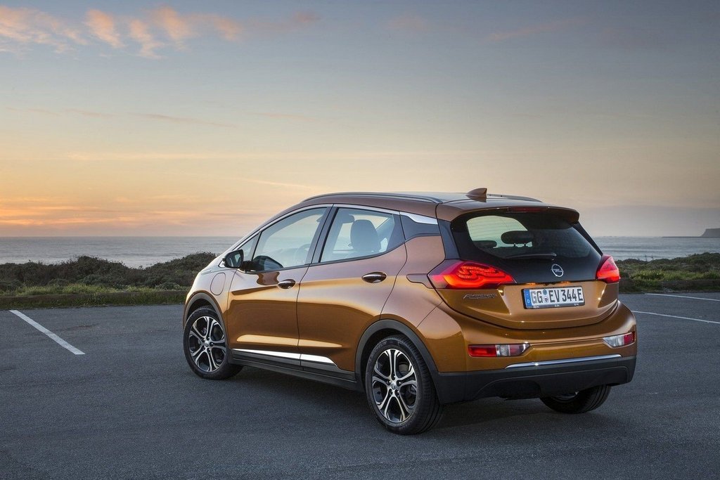 Elektryczny hatchback Opel Ampera-e