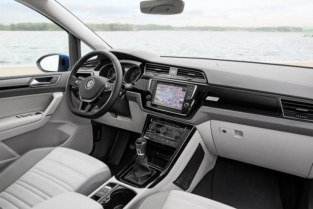 Przegląd kompaktowego minivana Volkswagen Touran