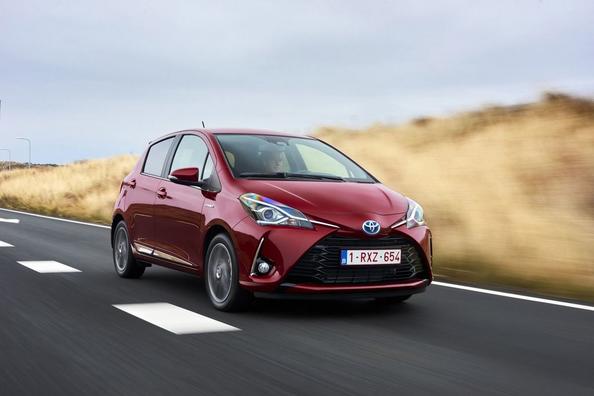 Przegląd hybrydowej modyfikacji hatchback Toyota Yaris Hybrid