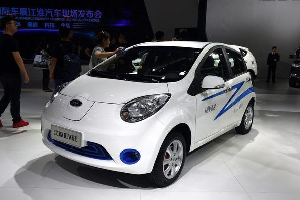 Przegląd elektryczny kompaktowy hatchback JAC iEV6E