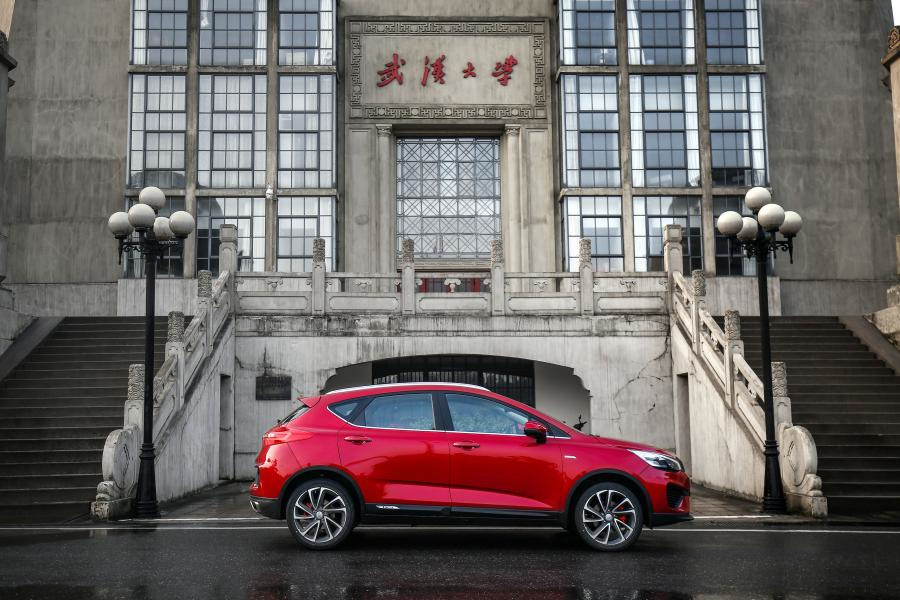 Przegląd kompaktowy crossover Geely Emgrand GS
