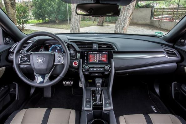 Pięciodrzwiowy hatchback dziesiątej generacji Honda Civic 5D Zdjęcie 4