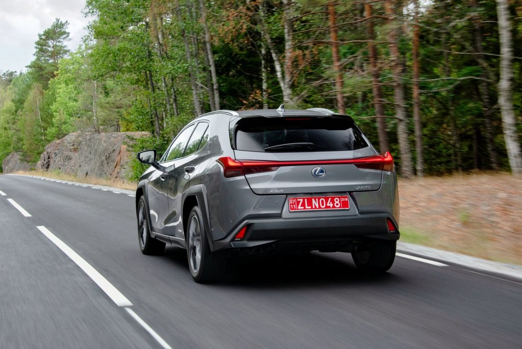 Hybrydowy modyfikacja zwrotnicy Lexus UX 250h