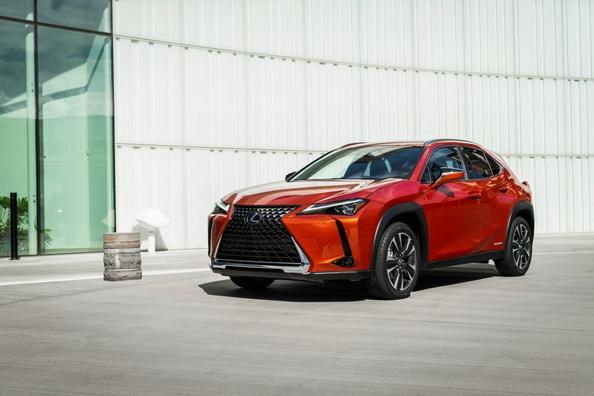 Hybrydowy modyfikacja zwrotnicy Lexus UX 250h