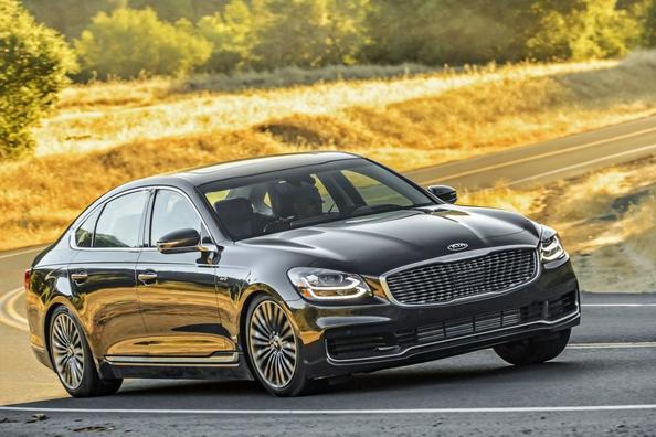 Apartament typu executive sedan KIA K900