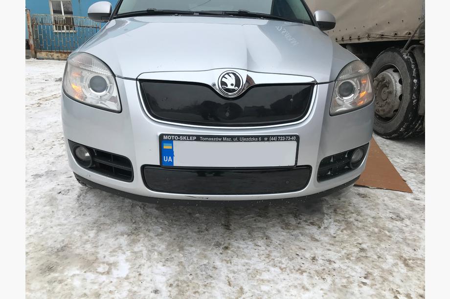Skoda Fabia 2007-2014 Zimowa osłona na grill (2007-2010, górna) Matowy Zdjęcia 4