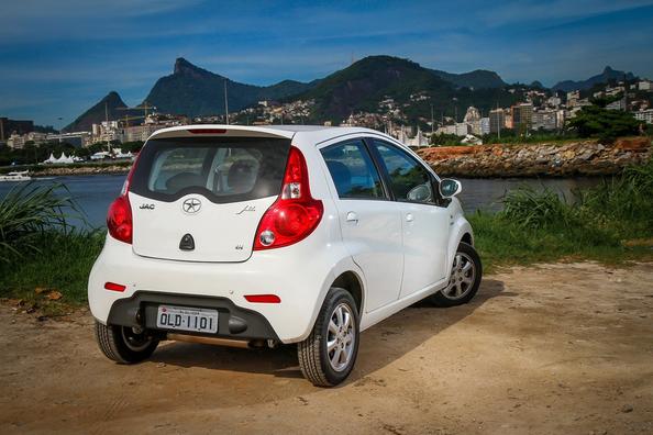 Przegląd kompaktowego hatchbacka JAC J2 Zdjęcie 8