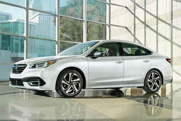 Subaru Legacy sedan 2020 roku modelowego
