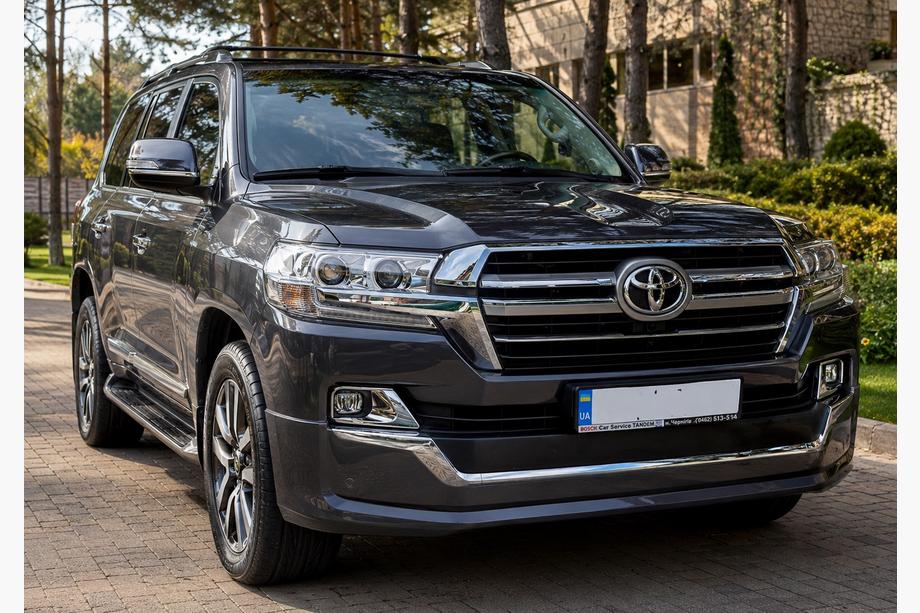 Toyota Land Cruiser 200 2007-2021 Zestaw body kit 2016-2021 (Executive 2019) Czarny Zdjęcia 7