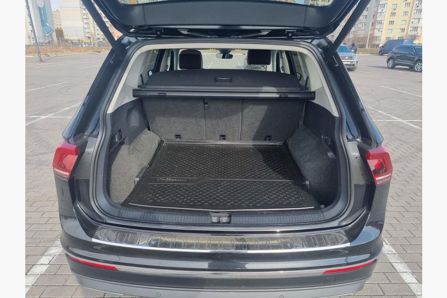 Volkswagen Tiguan 2016-2023 Nakładka na tylny zderzak stal nierdzewna (Carmos) Image