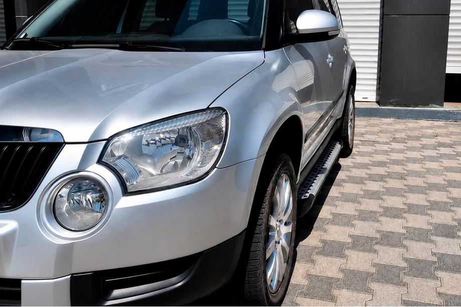 Skoda Yeti 2009-2017 Progi Boczne Allmond Grey (2 szt., Aluminium) Image