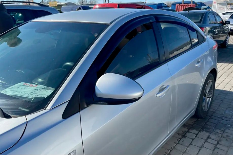 Chevrolet Cruze 2009–2015 Deflektory Okien SD (4 szt, HIC) Image
