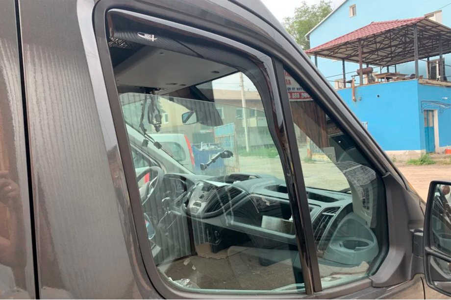 Ford Transit 2014- Deflektory szyb wsuwane (2 szt, HIC) Zdjęcia 3