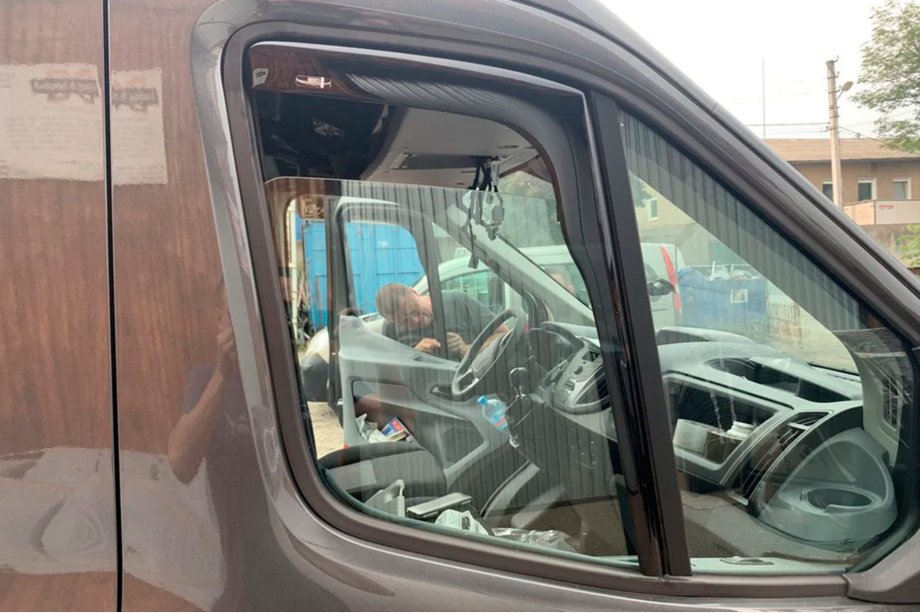 Ford Transit 2014- Deflektory szyb wsuwane (2 szt, HIC) Zdjęcia 1