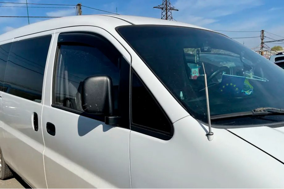 Hyundai H200, H1, Starex 1998-2007 Deflektory Okien (2 szt, HIC) Image
