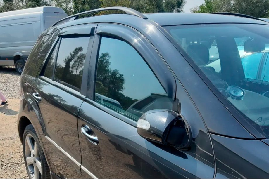 Mercedes ML W164 2005-2011 Deflektory Okien (4 szt, HIC) Zdjęcia 4