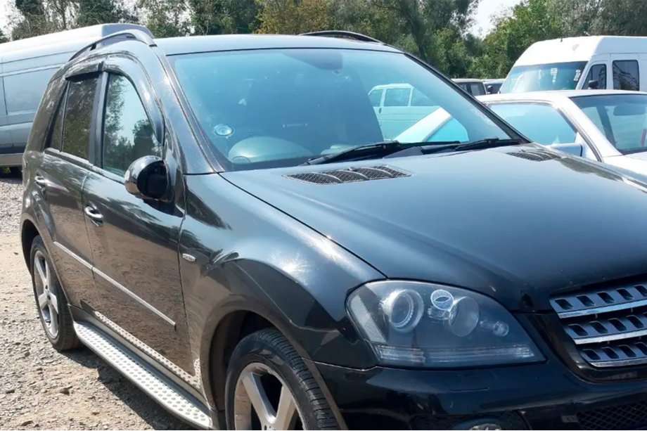 Mercedes ML W164 2005-2011 Deflektory Okien (4 szt, HIC) Zdjęcia 5