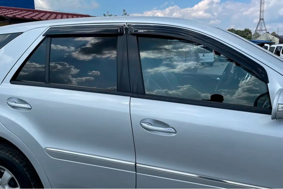 Mercedes ML W164 2005-2011 Deflektory Okien (4 szt, HIC) Zdjęcia 8