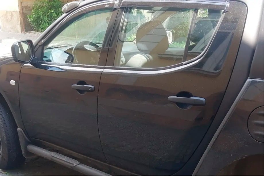 Mitsubishi L200 2006-2015 Deflektory Okien (4 szt, HIC) Image
