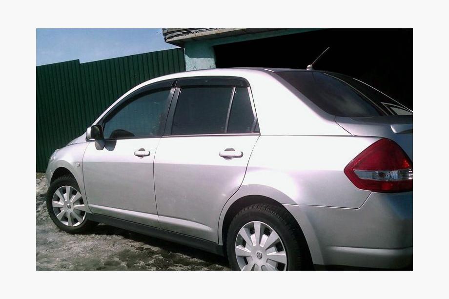 Nissan Tiida 2004-2011 Deflektory Okien SD (4 szt, HIC) Image