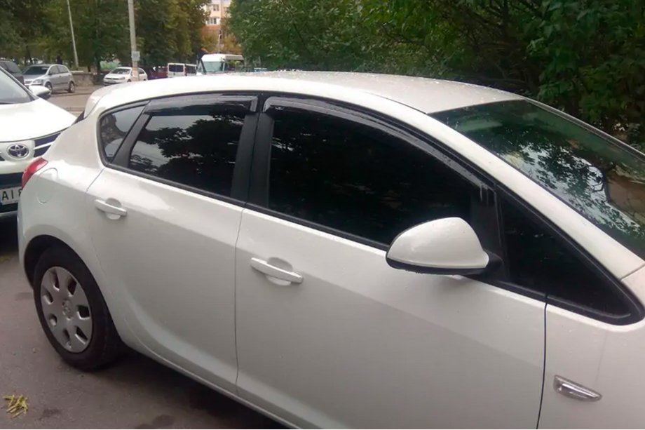 Opel Astra J 2009-2015 Deflektory Okien HB (4 szt, HIC) Image