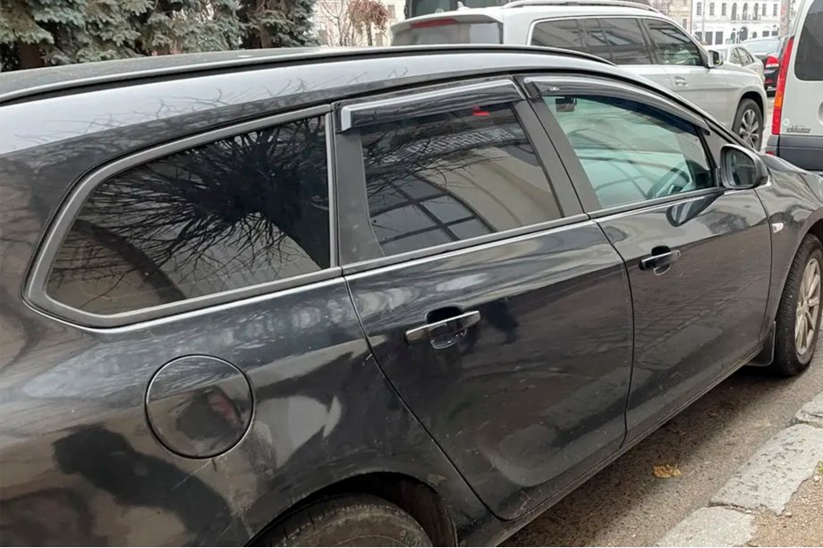 Opel Astra J 2009-2015 Deflektory szyb WG (4 szt, HIC) Zdjęcia 2