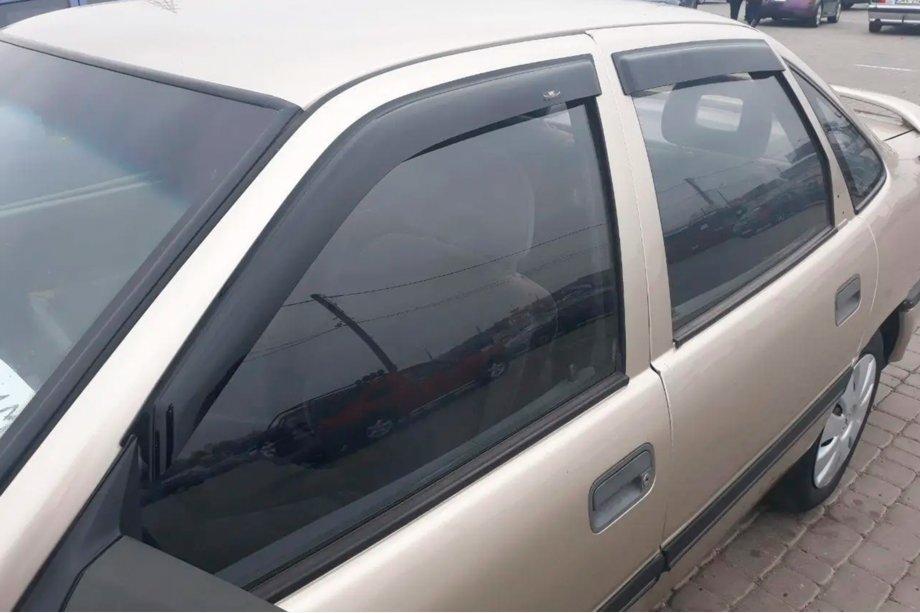 Opel Vectra A 1987-1995 Deflektory Okien SD (4 szt, HIC) Image