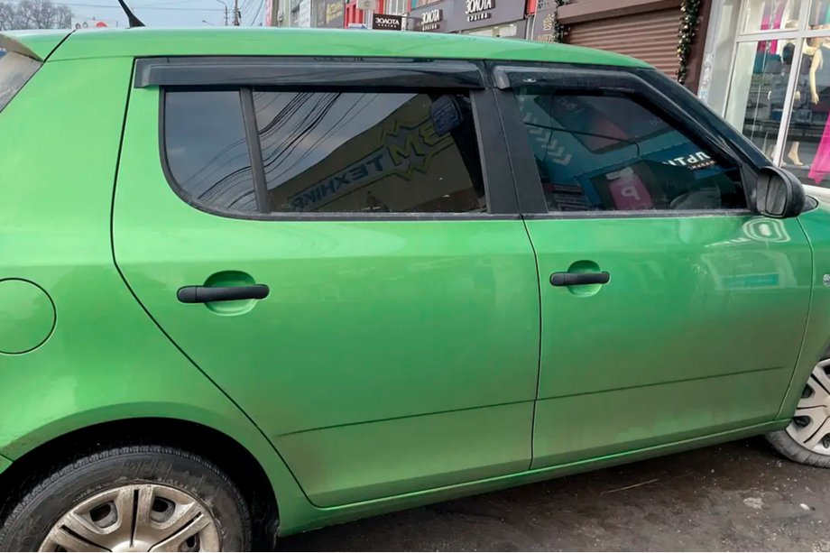 Skoda Fabia 2007-2014 Deflektory Okien HB (4 szt, HIC) Zdjęcia 2