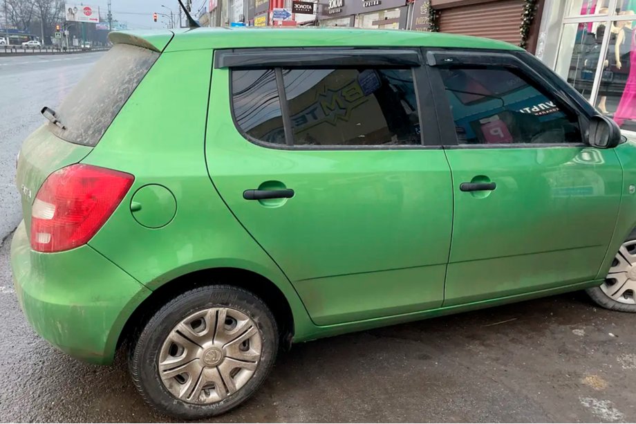Skoda Fabia 2007-2014 Deflektory Okien HB (4 szt, HIC) Zdjęcia 3