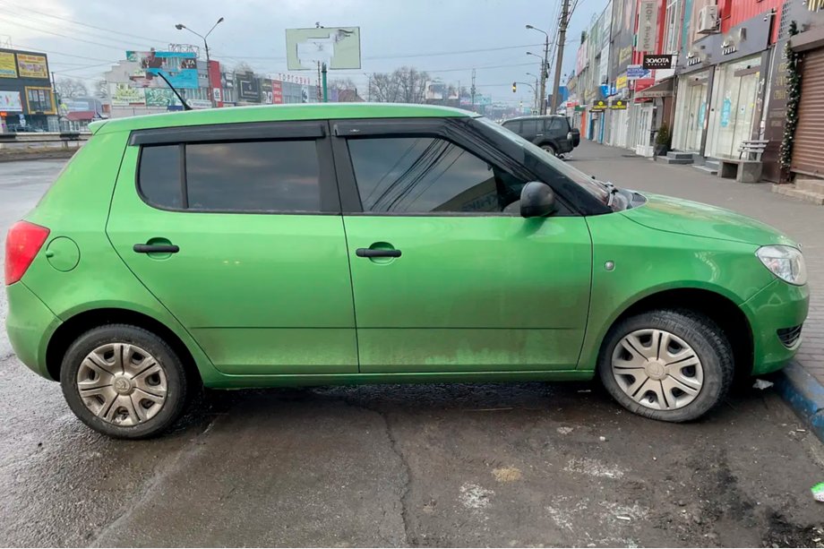 Skoda Fabia 2007-2014 Deflektory Okien HB (4 szt, HIC) Zdjęcia 4
