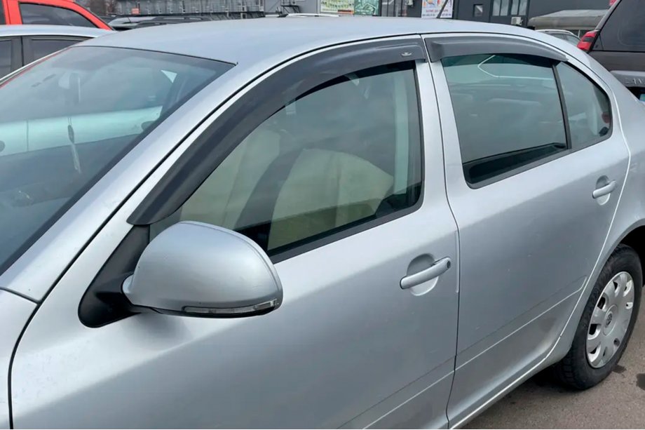 Skoda Octavia II A5 2006-2010 Deflektory Okien Liftback (4 szt, HIC) Image