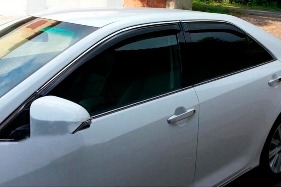 Toyota Avensis 2009-2018 Deflektory szyb z listwą chromowaną SD (4 szt, HIC) Image