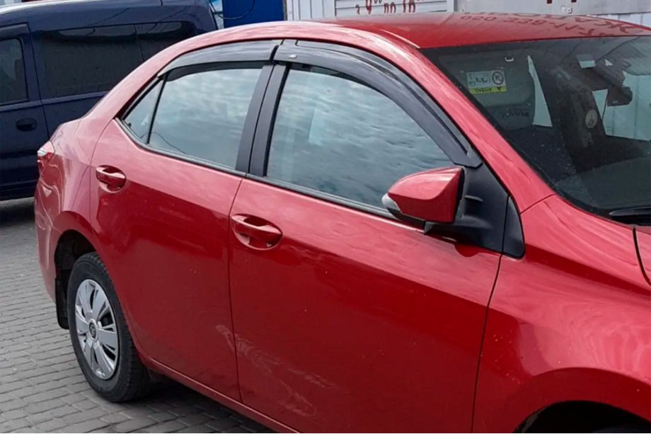 Toyota Corolla 2013-2019 Deflektory Okien (4 szt, HIC) Image