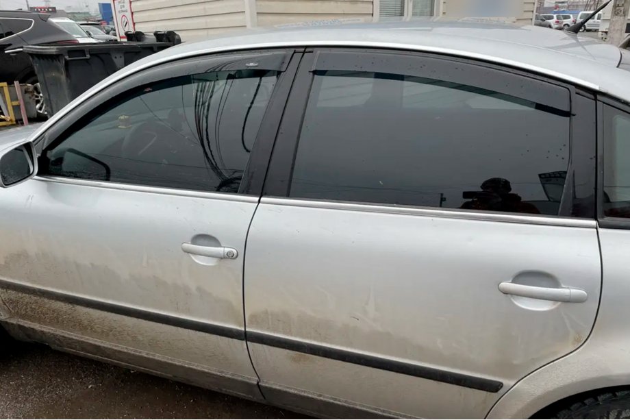 Volkswagen Passat B5 1997-2005 Deflektory Okien SD (4 szt, HIC) Image