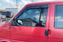 Volkswagen T4 Caravelle/Multivan 1990–2003 Deflektory Okien (2 szt, HIC) zdjęcia 9