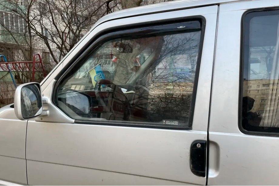 Volkswagen T4 Caravelle/Multivan 1990–2003 Deflektory szyb wsuwane (2 szt, HIC) Image