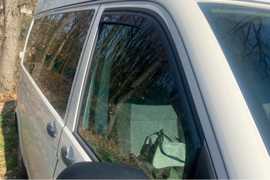 Volkswagen T5 Transporter 2003-2010 Deflektory szyb wsuwane (2 szt, HIC) Zdjęcia 4