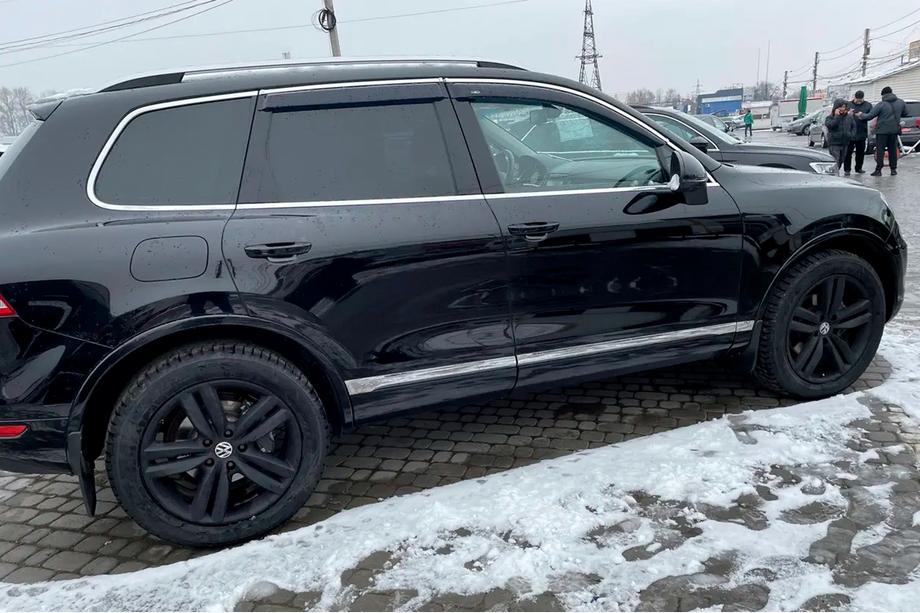 Volkswagen Touareg 2010-2018 Deflektory szyb z listwą chromowaną (4 szt, HIC) Zdjęcia 13