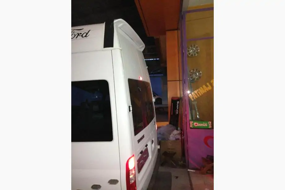Ford Transit 2000–2014 Spoiler dach wysoki Anatomic (pod lakierowanie) Zdjęcia 3